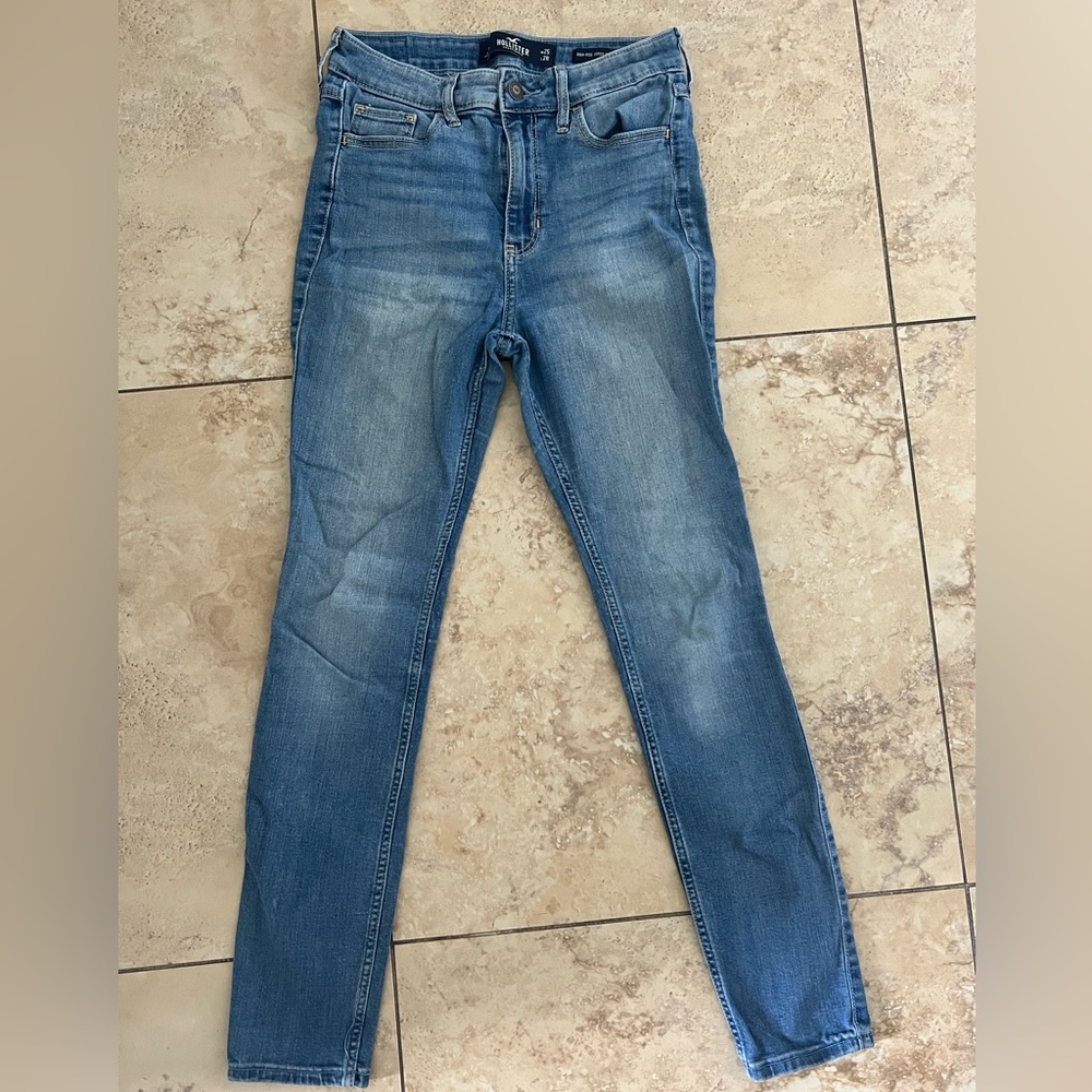 Hollister mid-wash high rise skinny jeans no rips